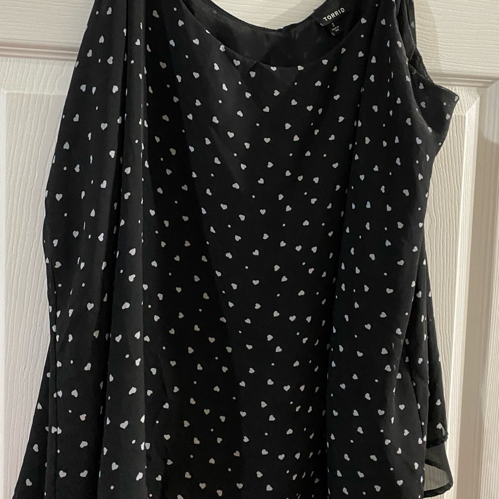 3X torrid black white heart print layered tank